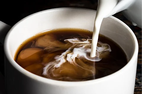 1 ly cà phê sữa bao nhiêu calo? Uống cà phê có tăng cân không?