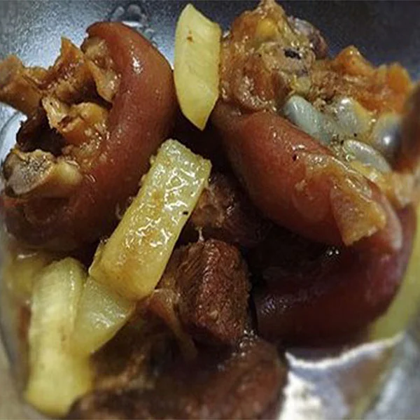 Cơm móng giò kho củ cải 30K